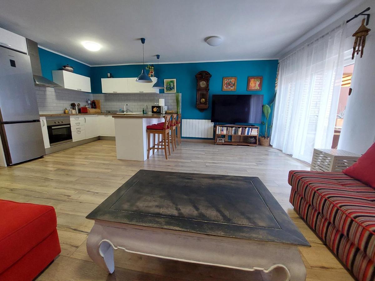 Family Apartment Andrea Alaquàs Extérieur photo
